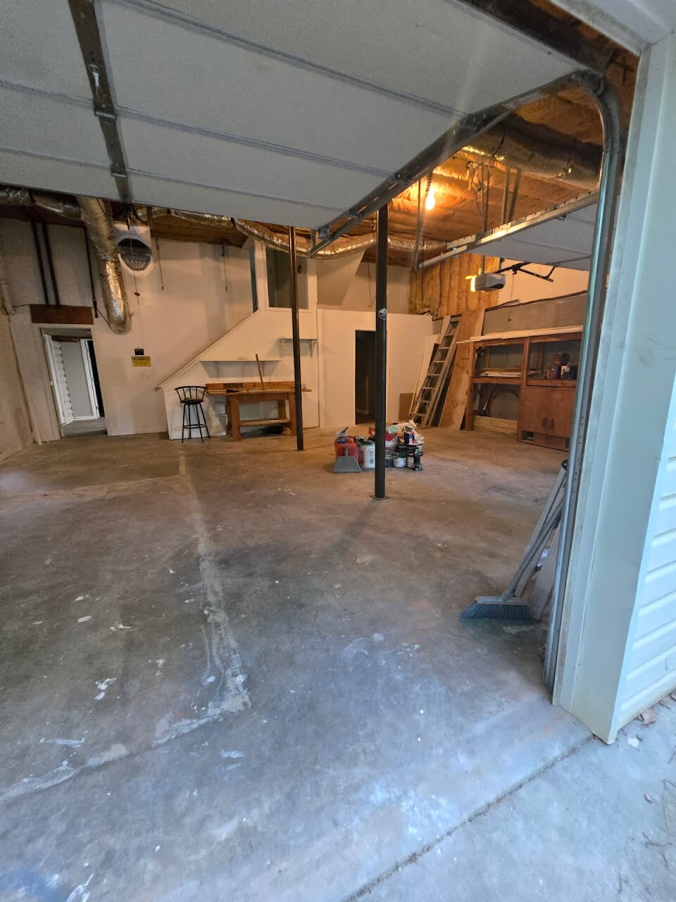 Building Photo - Room in House on Barrett Springs Dr