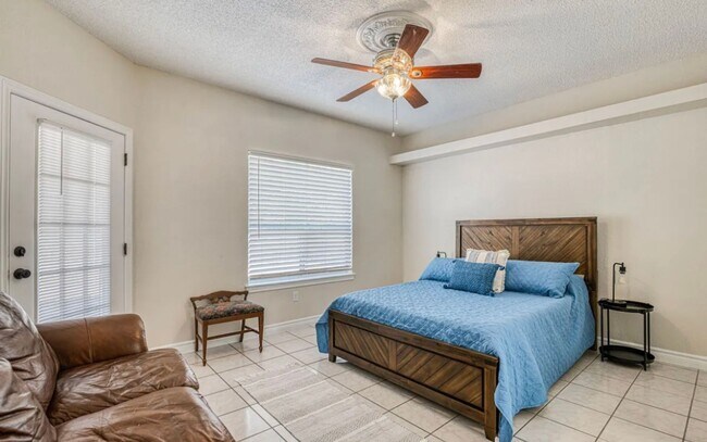 Building Photo - Short Term leases optionn4 Bedrooms 3 baths( near by Sunland Park Dr & Mesa St)