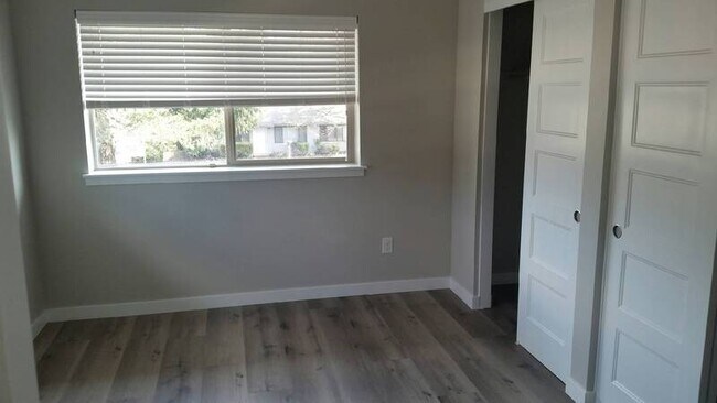 Building Photo - 8300 SE Flavel St