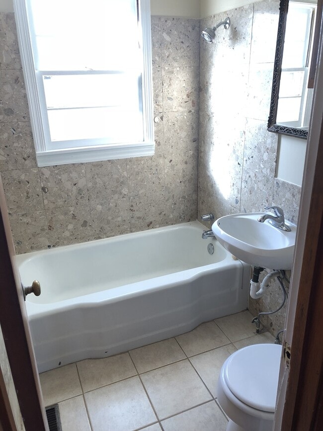 Building Photo - 1819 S Roanoke Dr