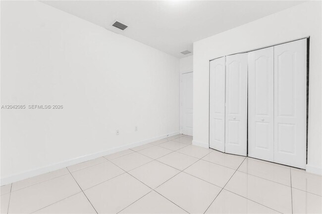 Building Photo - 1029 SW 11th Ave