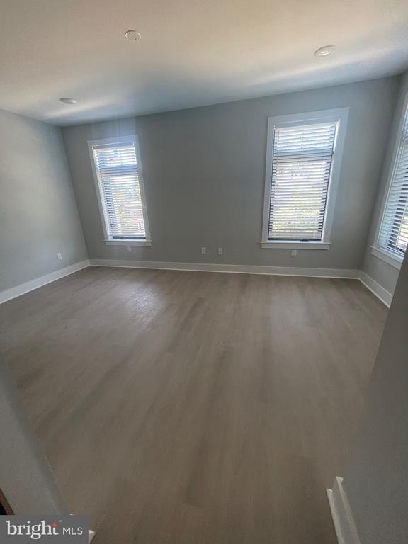 Building Photo - 7517 Ridge Ave