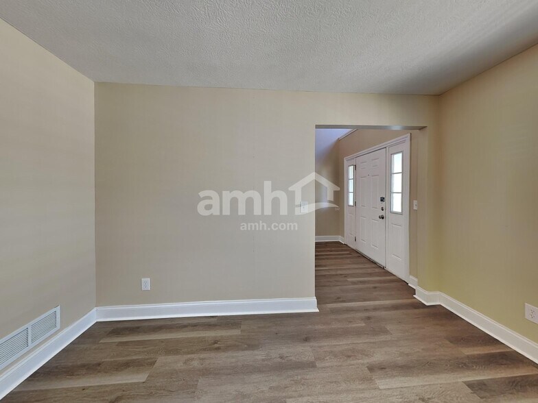 Building Photo - 516 Longview St