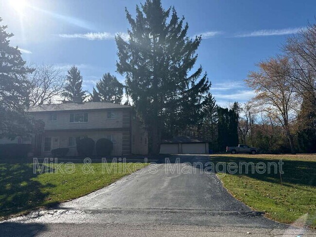 Building Photo - 15315 Marilyn Dr