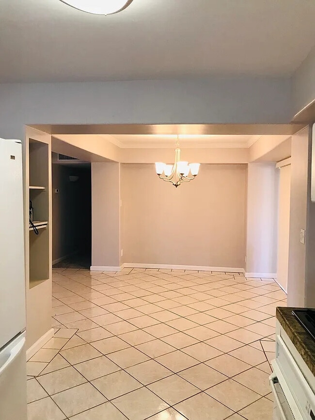 Building Photo - Beautiful 3 bedroom home