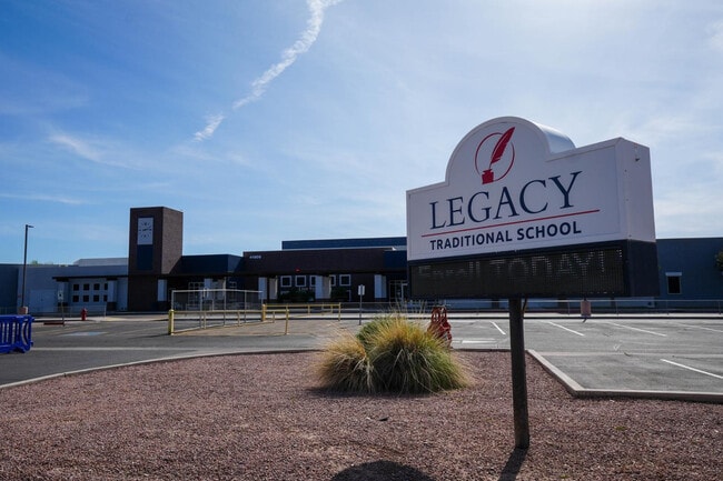 Building Photo - 884 W Whistling Thorn Ave