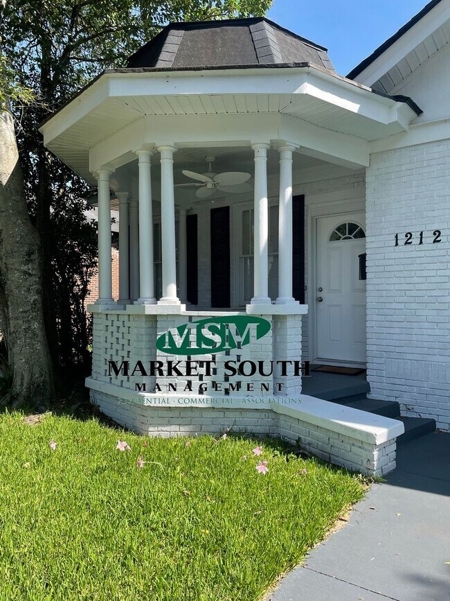 Building Photo - BEAUTIFUL HOME- AVAILABLE JULY 15