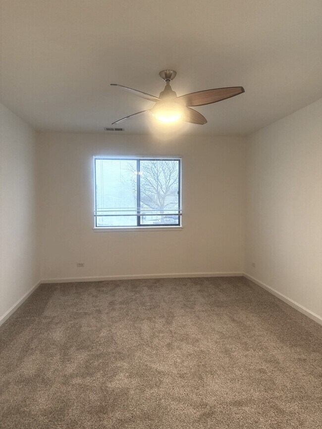 Building Photo - 327 Wildberry Ct