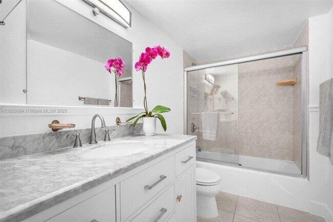Building Photo - 611 Ocean Dr