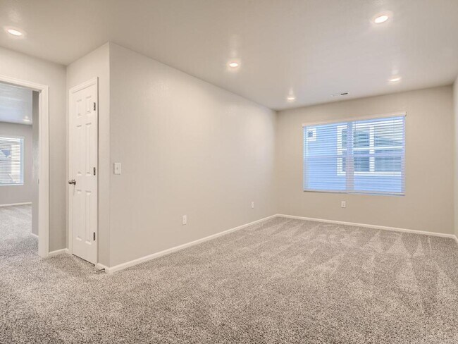 Building Photo - 12225 Creamery St