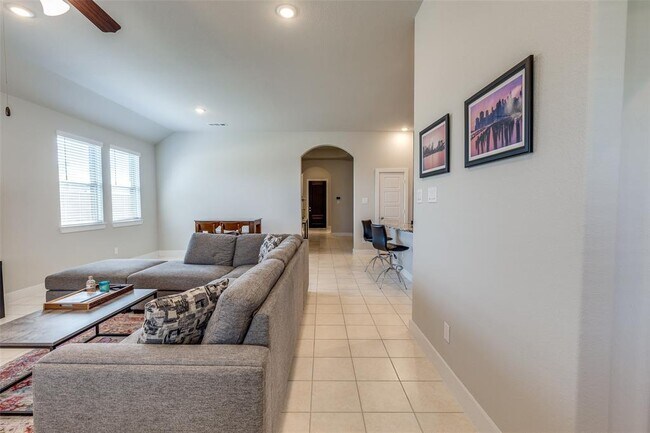 Building Photo - 2411 Ocean Key Dr