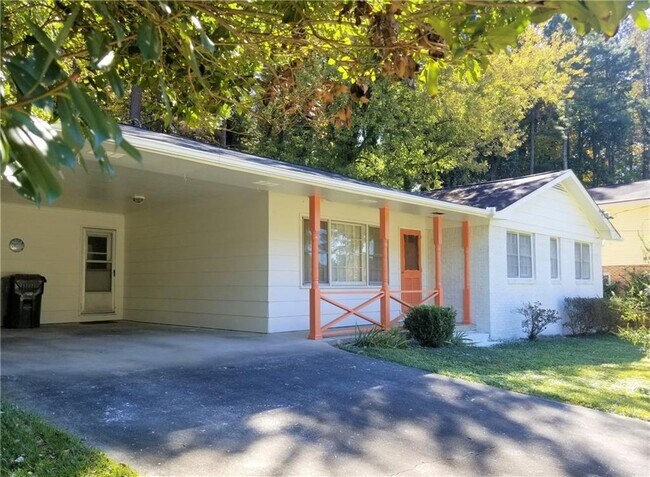 Building Photo - 2467 Woodside Way