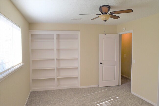 Building Photo - 6207 Northway Dr