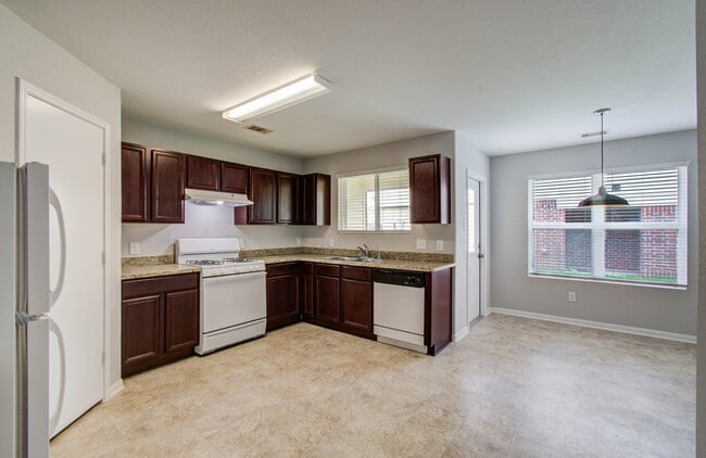 Building Photo - 2106 Bishop Hollow Ln