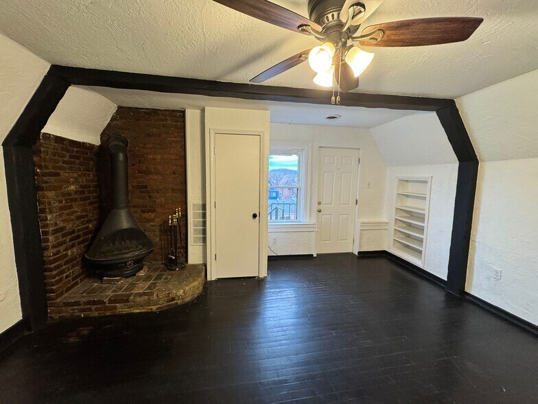 Building Photo - 303 Peebles St