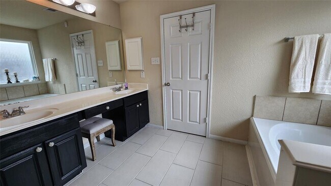 Building Photo - 4903 Spring Showers Ct