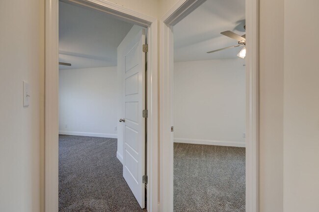Building Photo - 1385 Harmon Ln