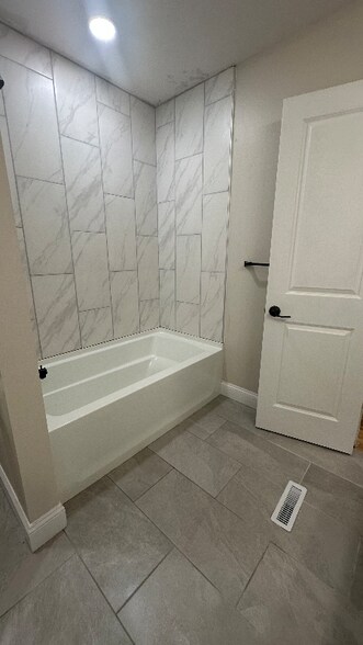 Building Photo - 603 Oakmont Dr