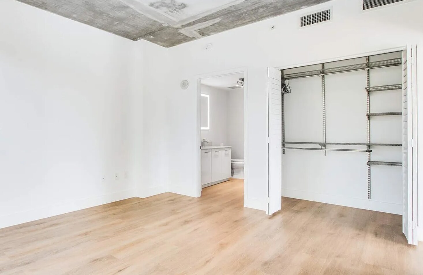 Building Photo - 3451 NE 1st Ave