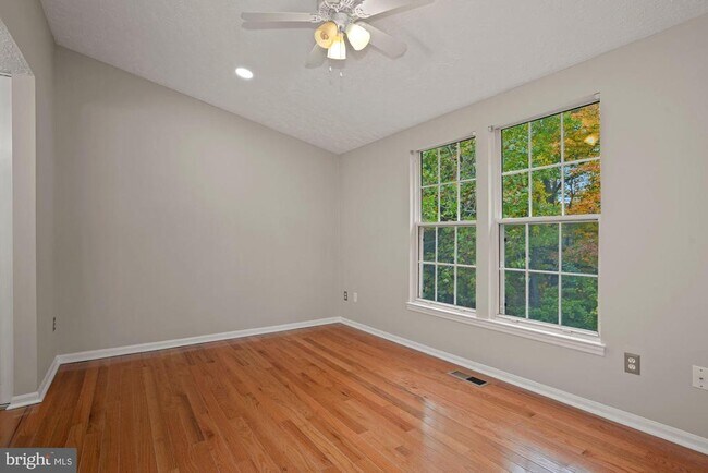 Building Photo - 1539 Woodcrest Dr