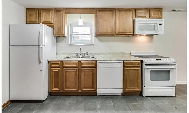 Building Photo - 4988 N Elston Ave