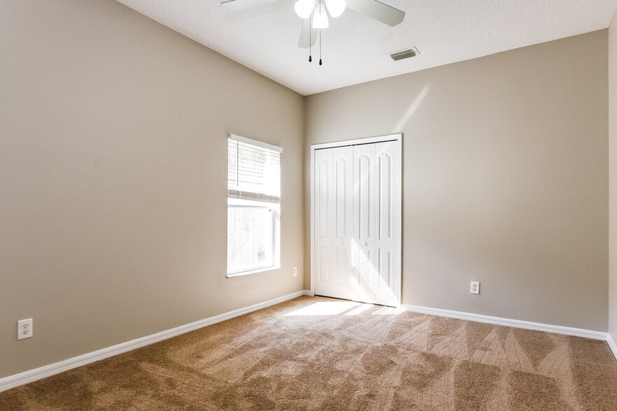 Building Photo - 450 Chapelwood Dr