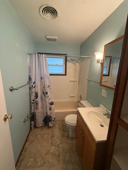 Building Photo - 24 Gunnison Ct