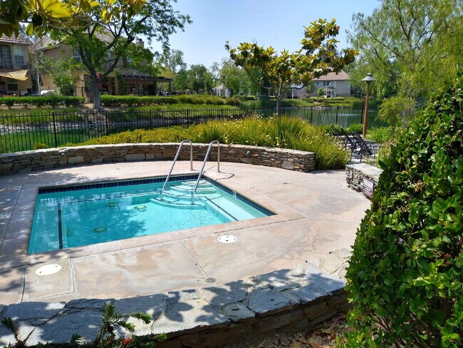 Building Photo - ENJOY RESORT-STYLE LIVING IN THE HEART OF VALENCIA