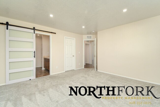 Building Photo - Your Next Nampa home Nestled Near Convenience and Near Country Outskirts