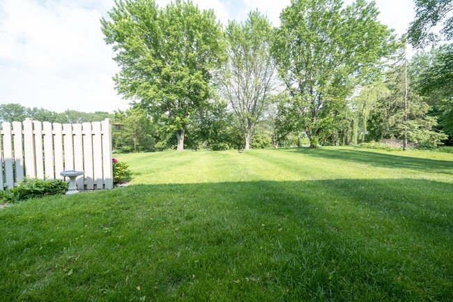 Building Photo - 4800 Orleans Ln N
