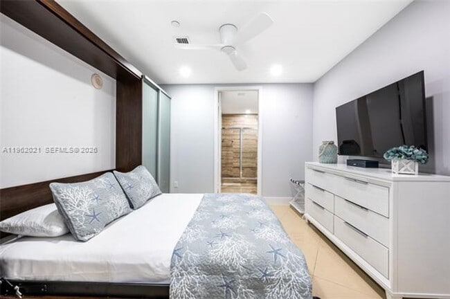 Building Photo - 15901 Collins Ave