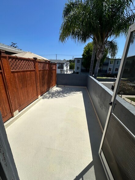 Building Photo - 5804 W 78th Pl