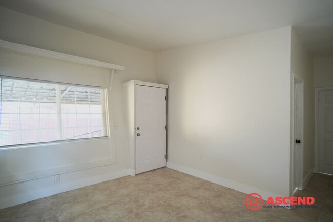 Building Photo - 190 Price St