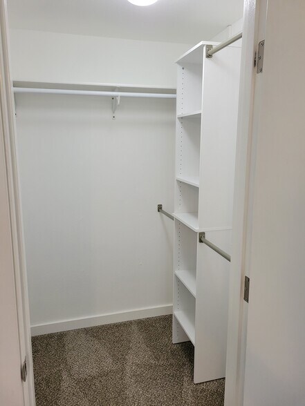 Master Bedroom Walk in Closet - 15503 NE 83RD ST