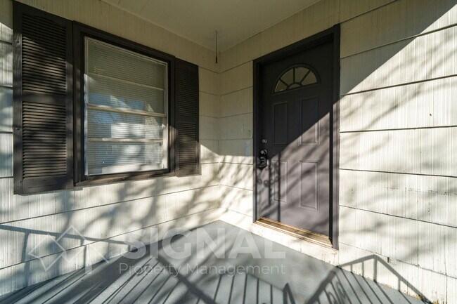 Building Photo - 504 Annie Laura Dr