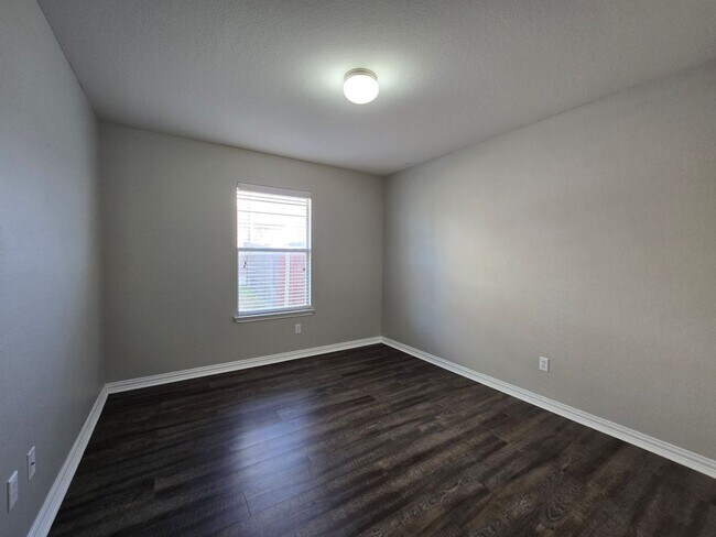Building Photo - 2609 Red Fern Dr