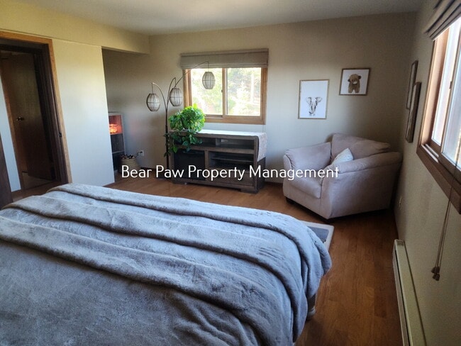 Building Photo - "Charming 3-Bedroom Mountain Retreat in Conifer"