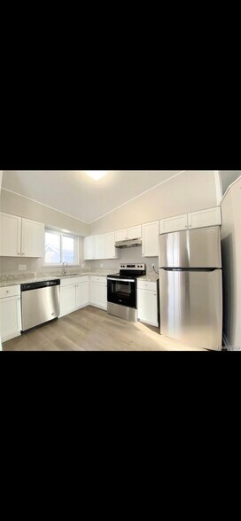 Building Photo - 22837 Sunnyside St