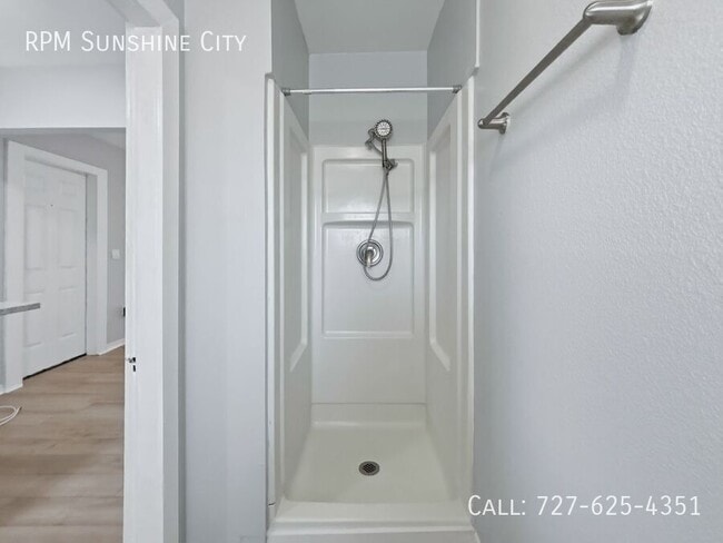 Building Photo - 1115 Highland St N