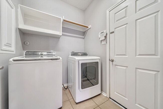 Building Photo - 17819 Serene Shore Dr