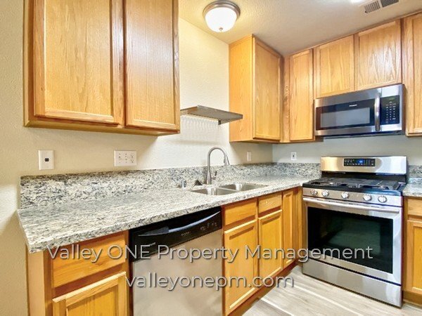 Building Photo - 1160 E Monte Vista Ave