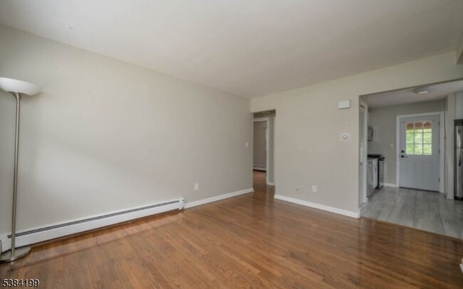 Building Photo - 83 Chestnut St