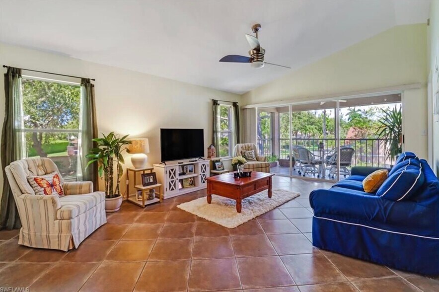 Building Photo - 9840 Luna Cir