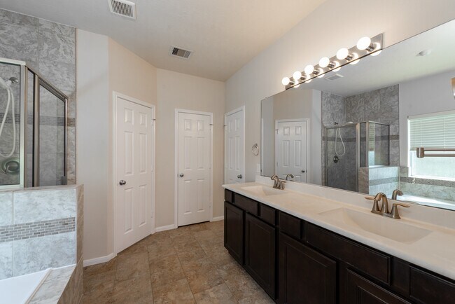 Building Photo - 26302 Fox Ridge Ln
