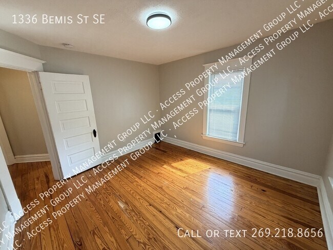 Building Photo - 1336 Bemis St SE