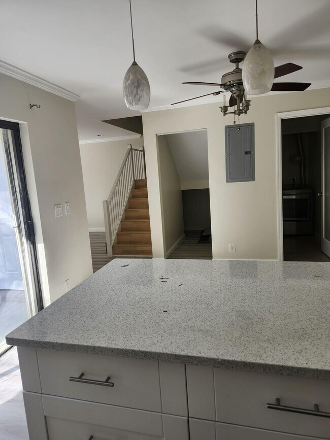 Building Photo - 7519 Courtyard E Run