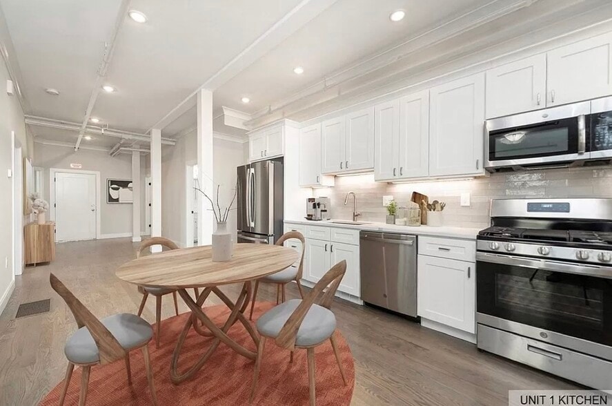 Building Photo - 68 Day St