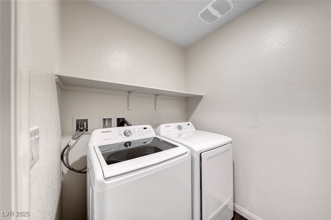 Building Photo - 3728 Enchanted Sky St