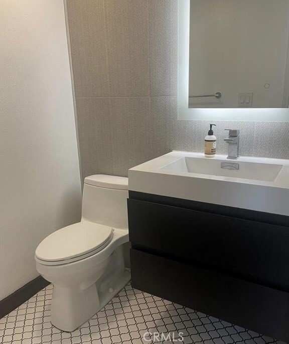 Building Photo - 883 Magnolia Ave