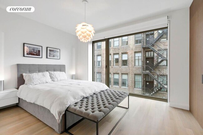 Building Photo - 117 W 21st St